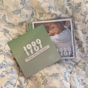 Taylor Swift Green 1989 CD + Polaroids